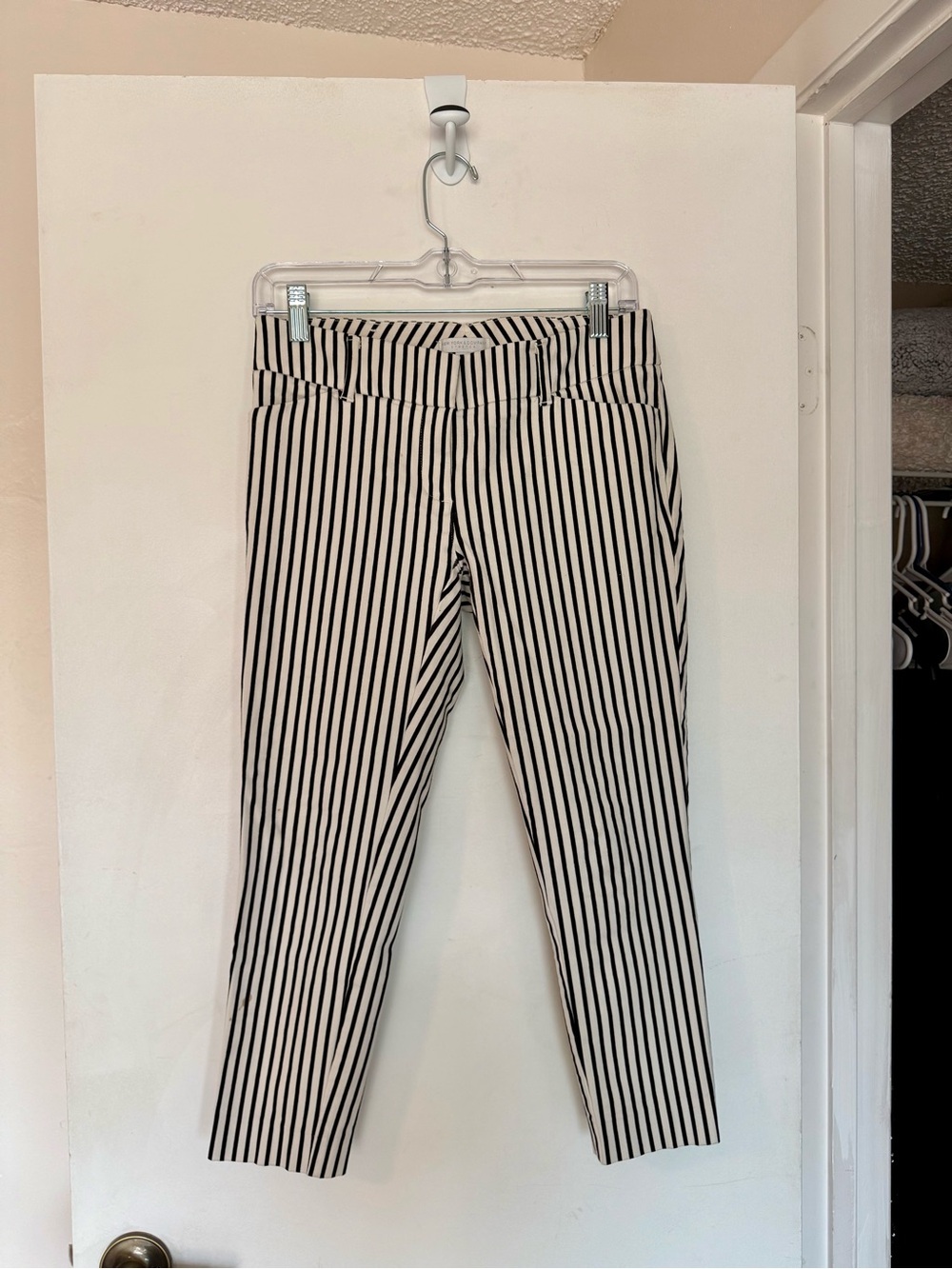 New York & Company Striped Black & White Stretch Capri Jeans